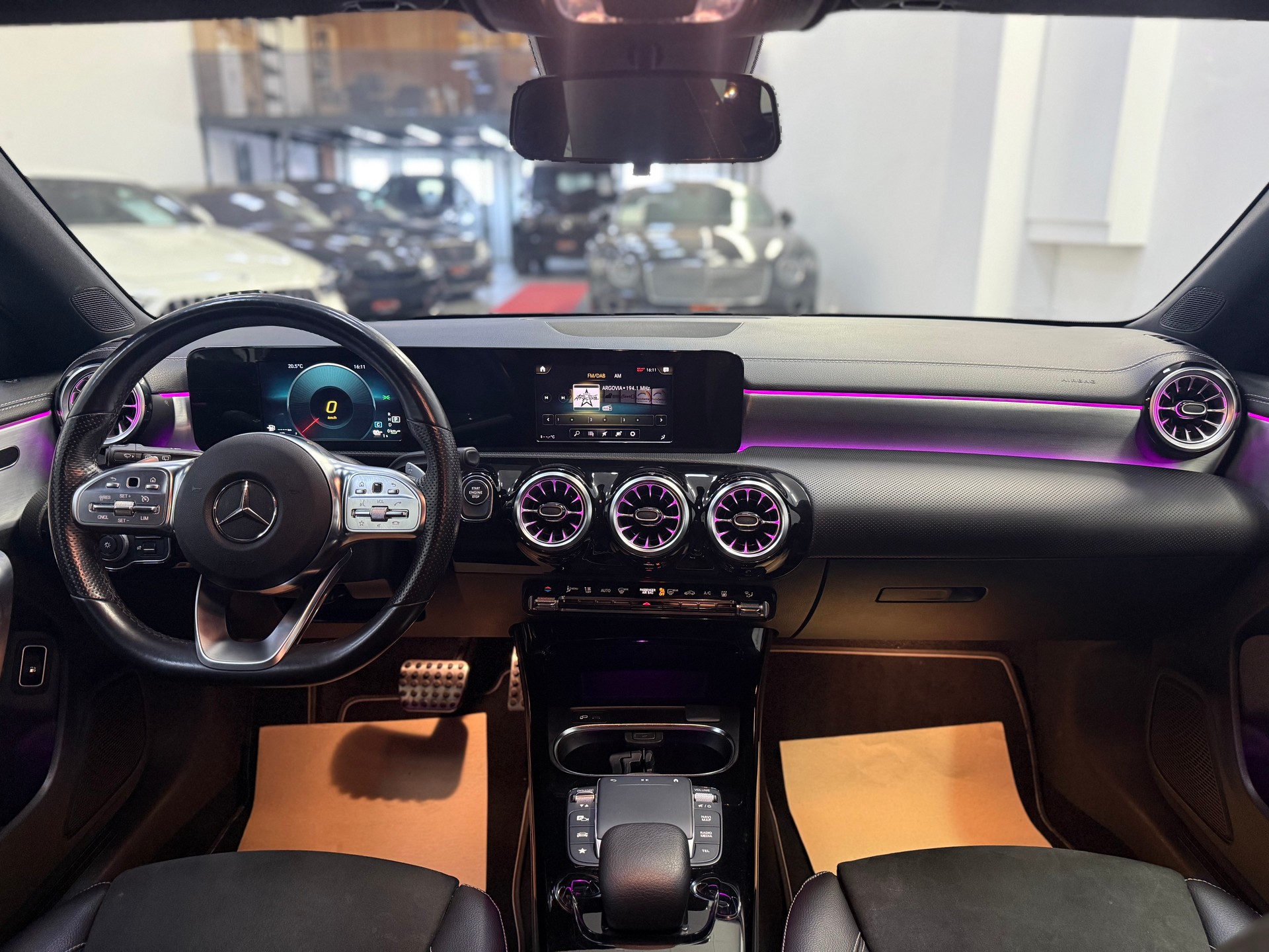 MERCEDES-BENZ CLA Shooting Brake 250 e 8G-DCT AMG Line-image-17