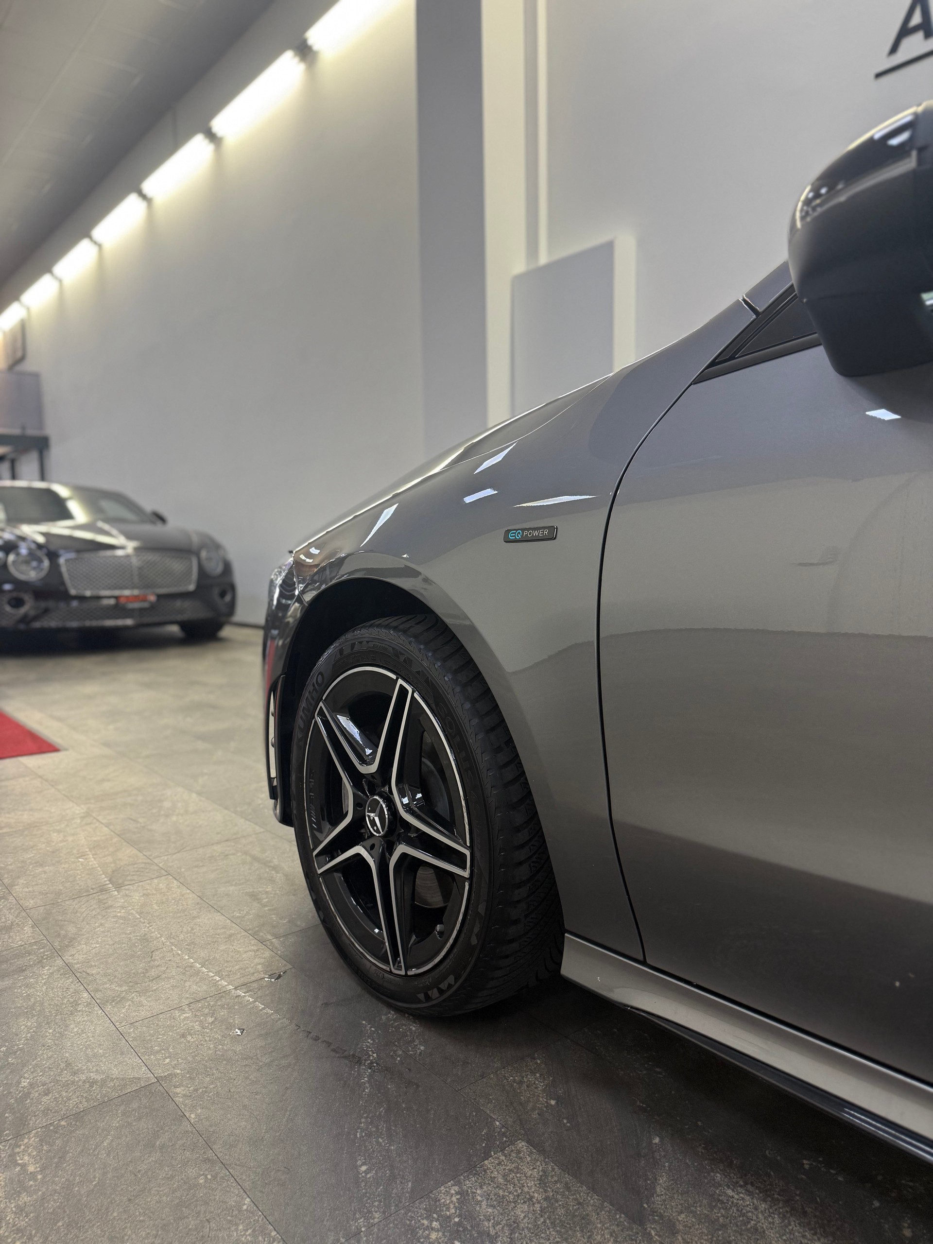 MERCEDES-BENZ CLA Shooting Brake 250 e 8G-DCT AMG Line-image-8