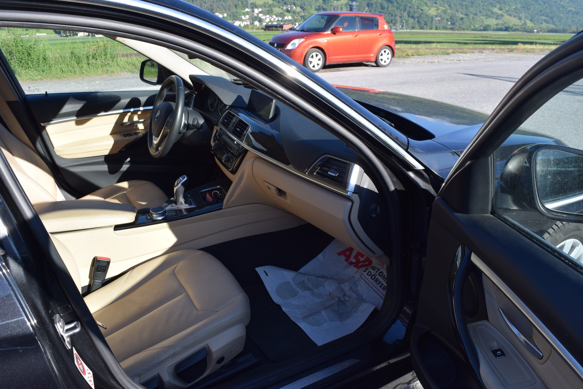 BMW 330i xDrive Luxury Line Steptronic-image-9