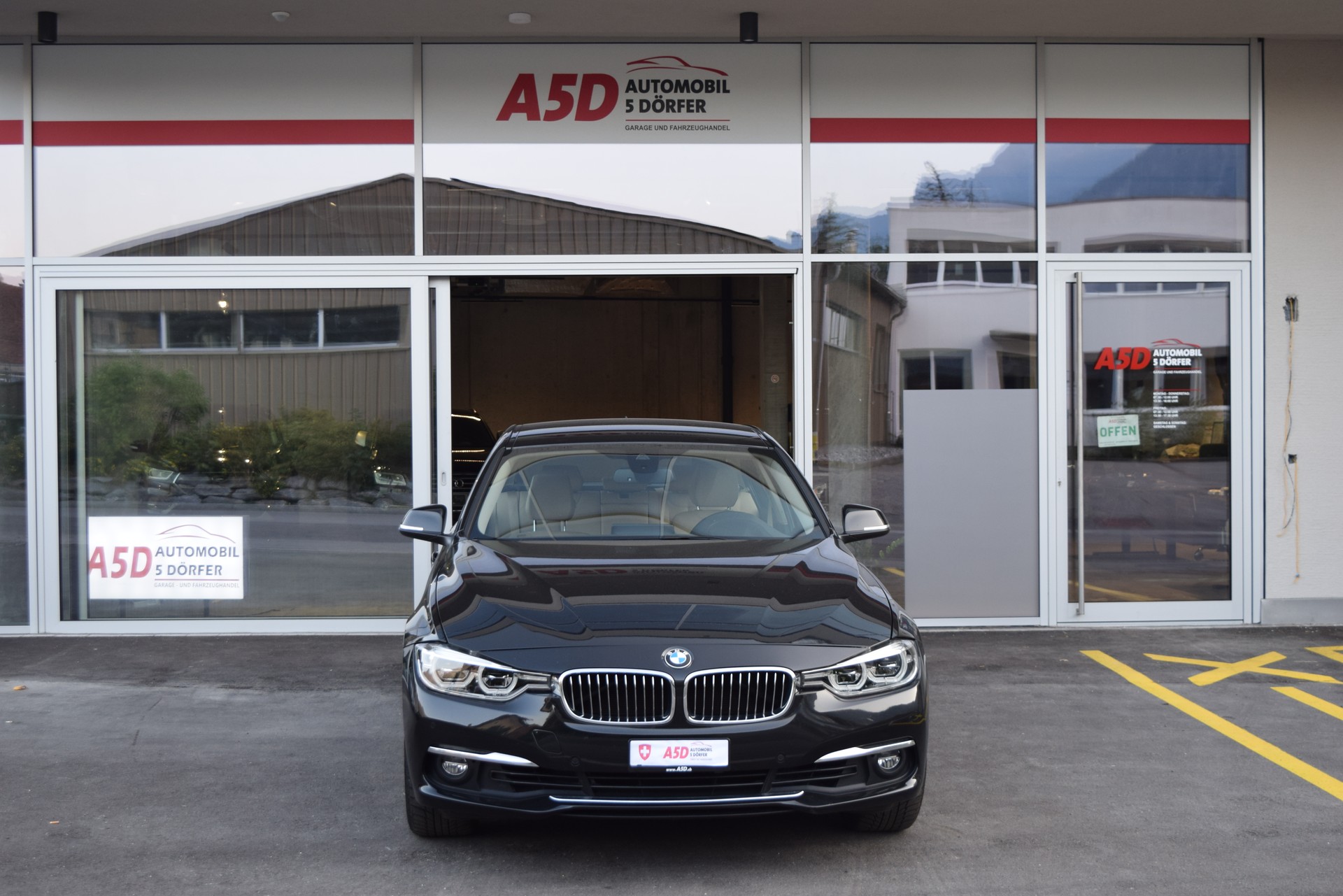 BMW 330i xDrive Luxury Line Steptronic
