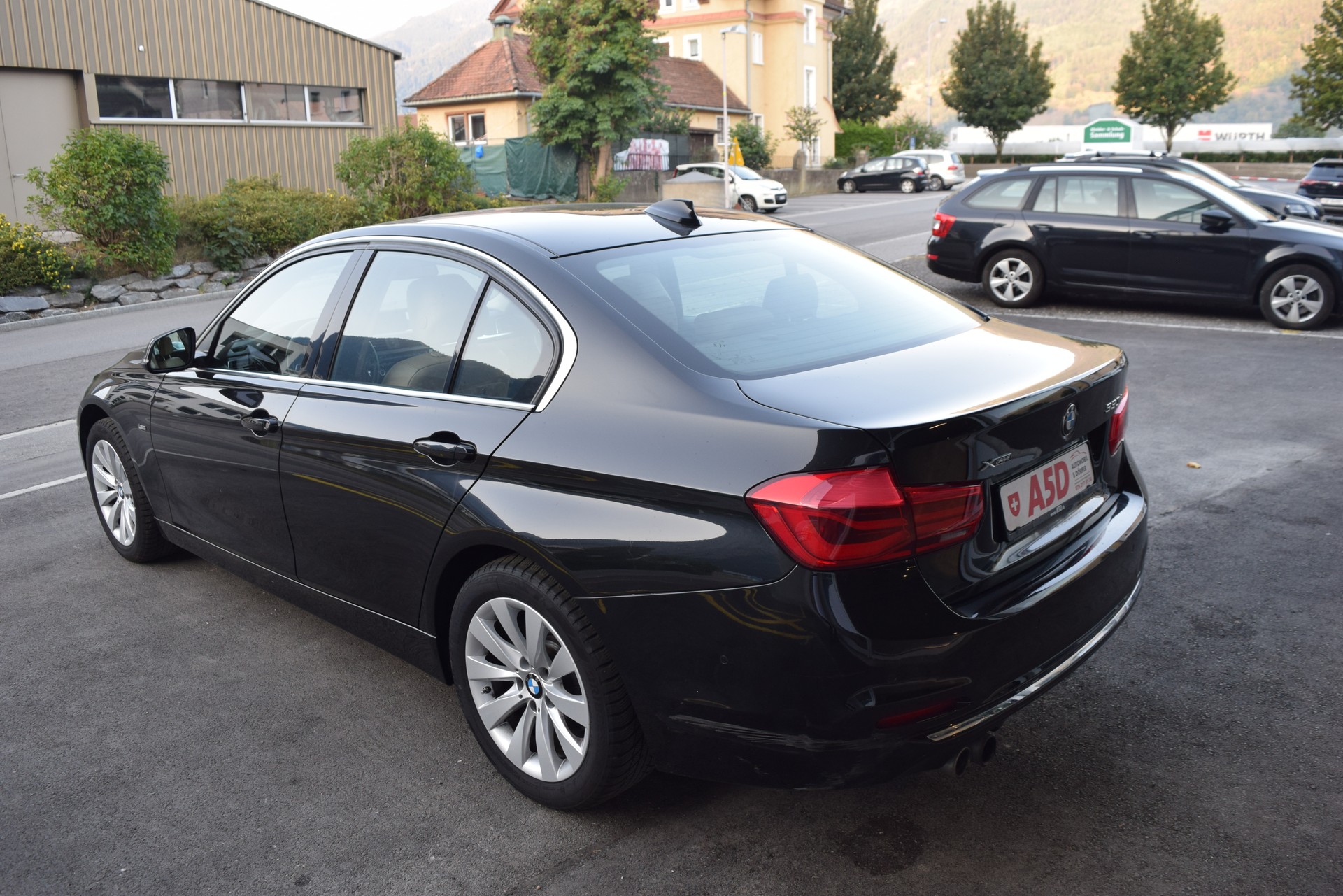 BMW 330i xDrive Luxury Line Steptronic-image-4