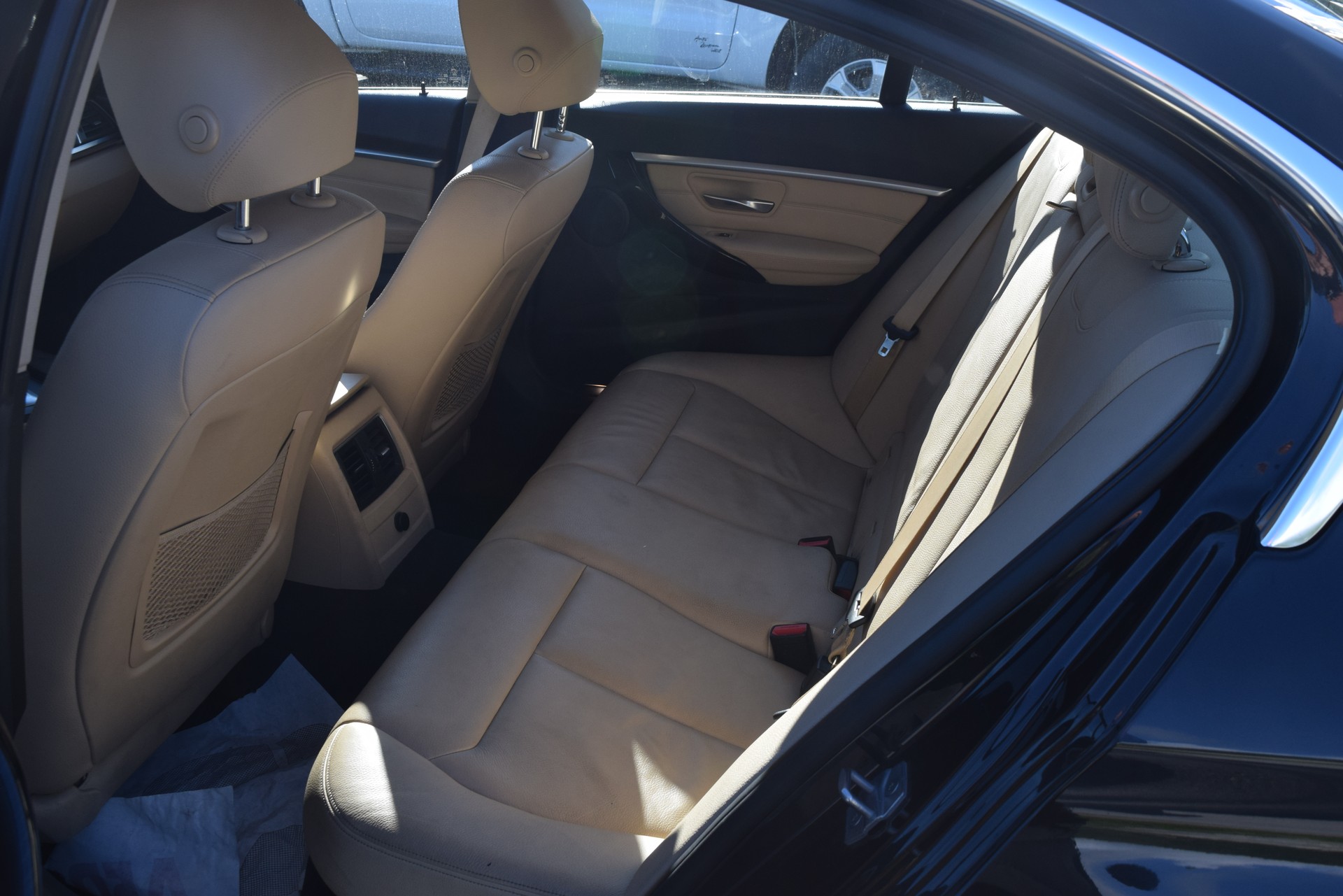 BMW 330i xDrive Luxury Line Steptronic-image-15