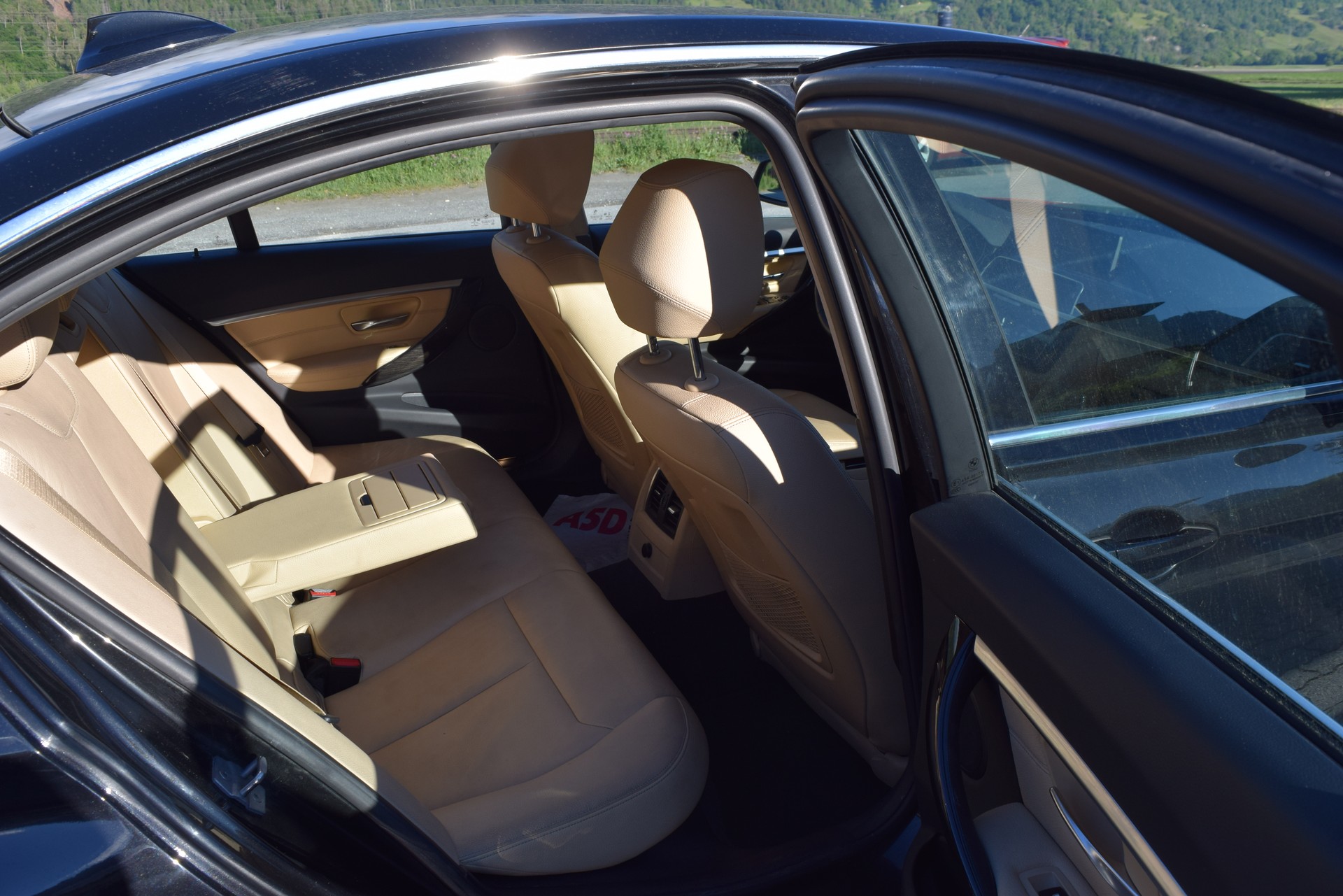 BMW 330i xDrive Luxury Line Steptronic-image-10