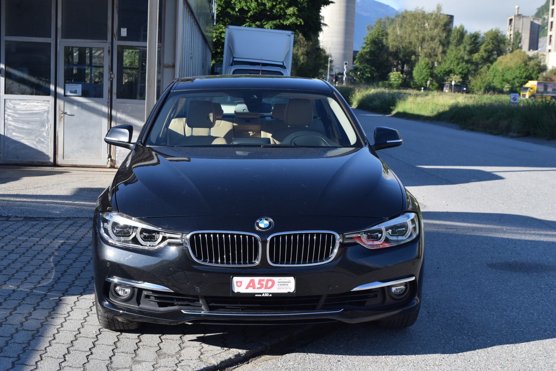 BMW 330i xDrive Luxury Line Steptronic-image-1