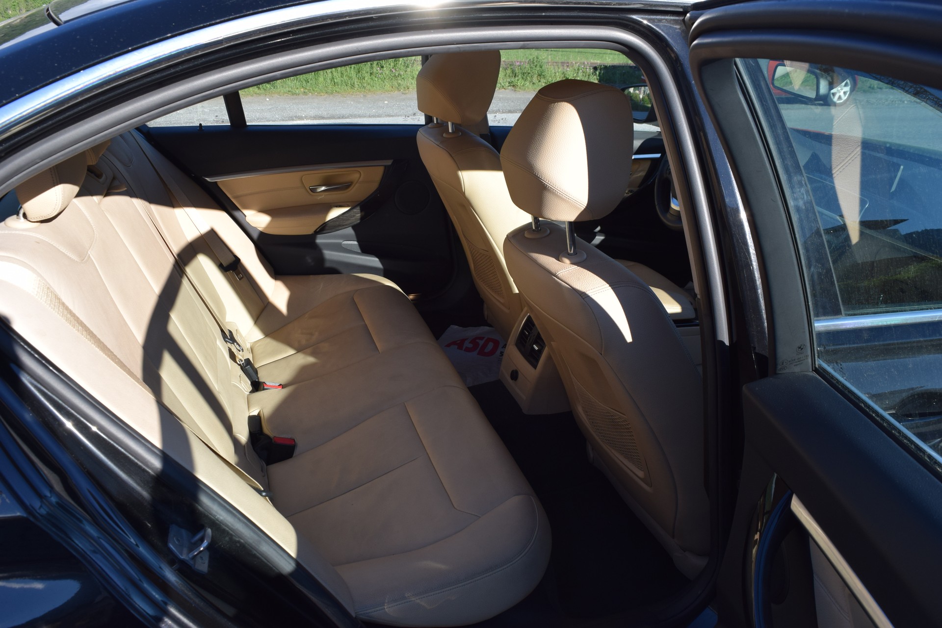 BMW 330i xDrive Luxury Line Steptronic-image-11