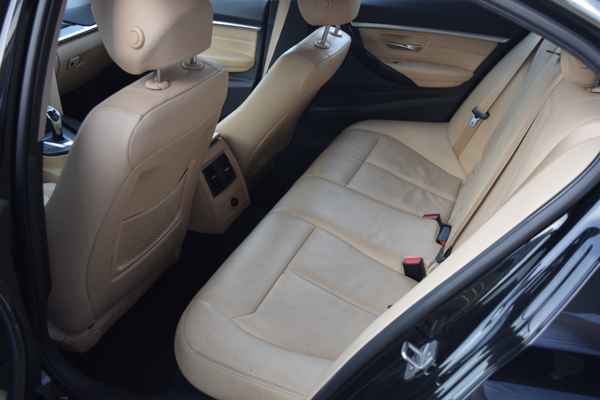 BMW 330i xDrive Luxury Line Steptronic-image-14