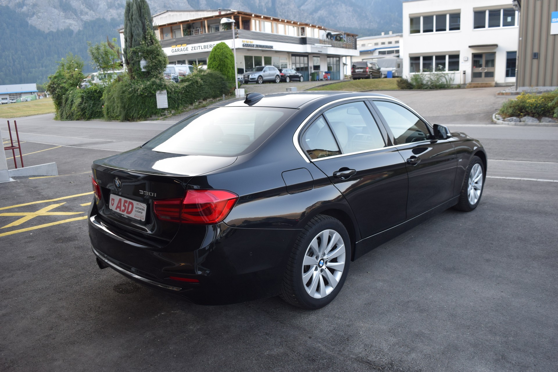 BMW 330i xDrive Luxury Line Steptronic-image-7