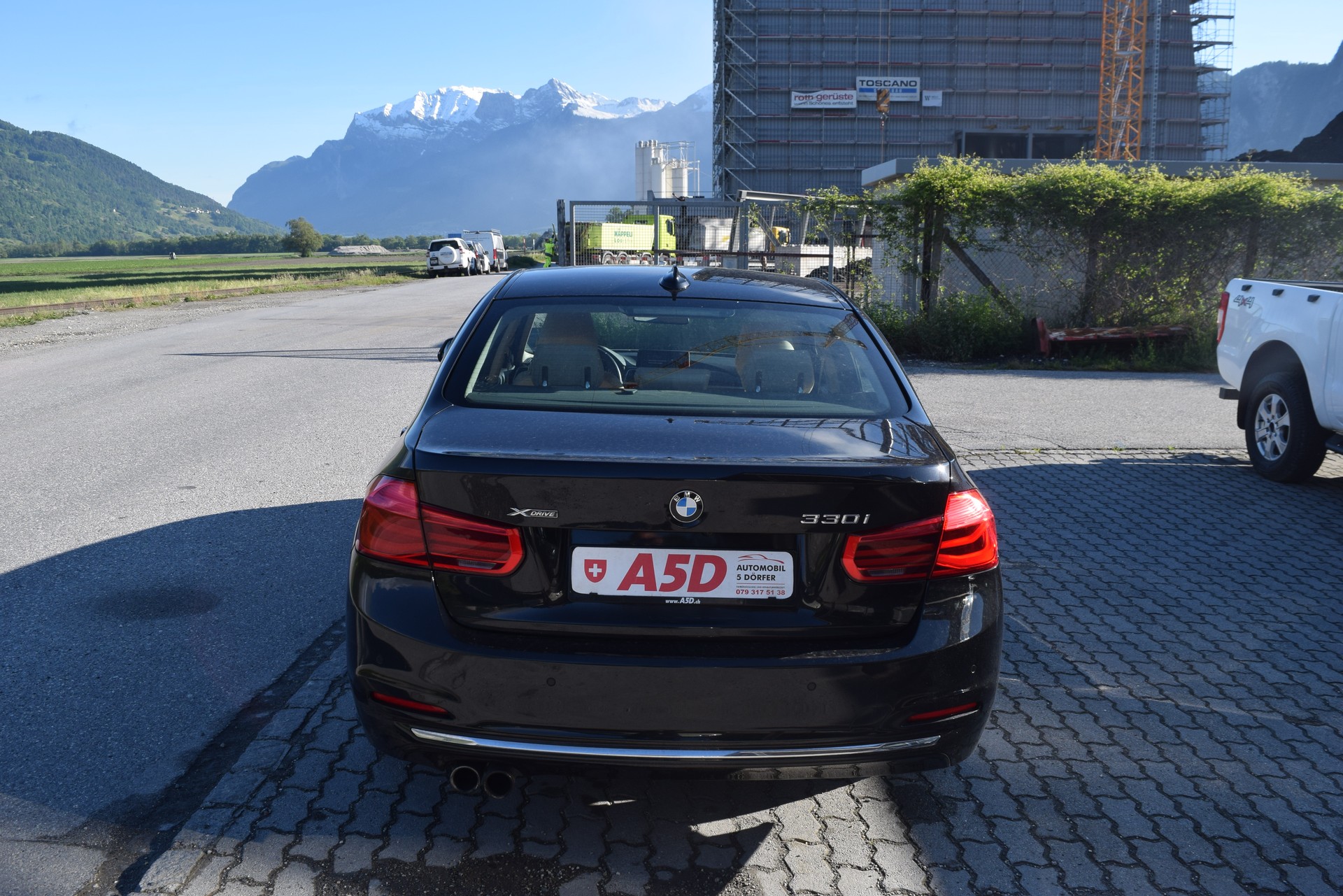 BMW 330i xDrive Luxury Line Steptronic-image-5