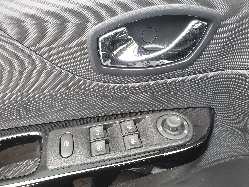 RENAULT Captur 1.2 T Helly Hansen Automat-image-16