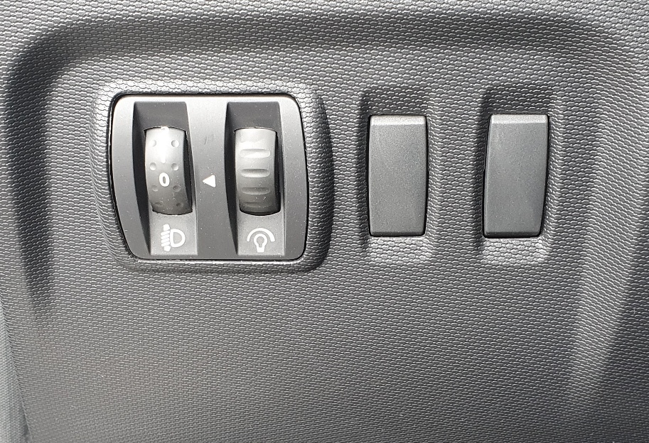 RENAULT Captur 1.2 T Helly Hansen Automat-image-15