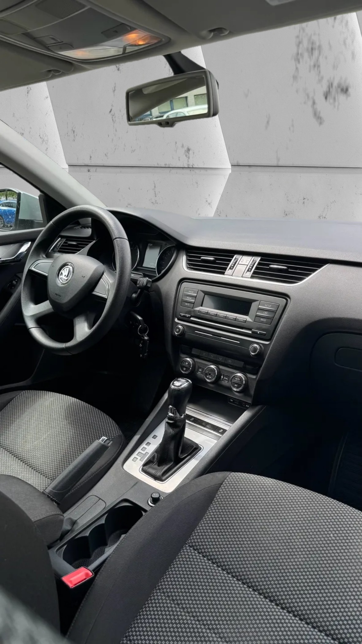 SKODA Octavia Combi 1.8 TSI Ambition 4x4 DSG-image-11