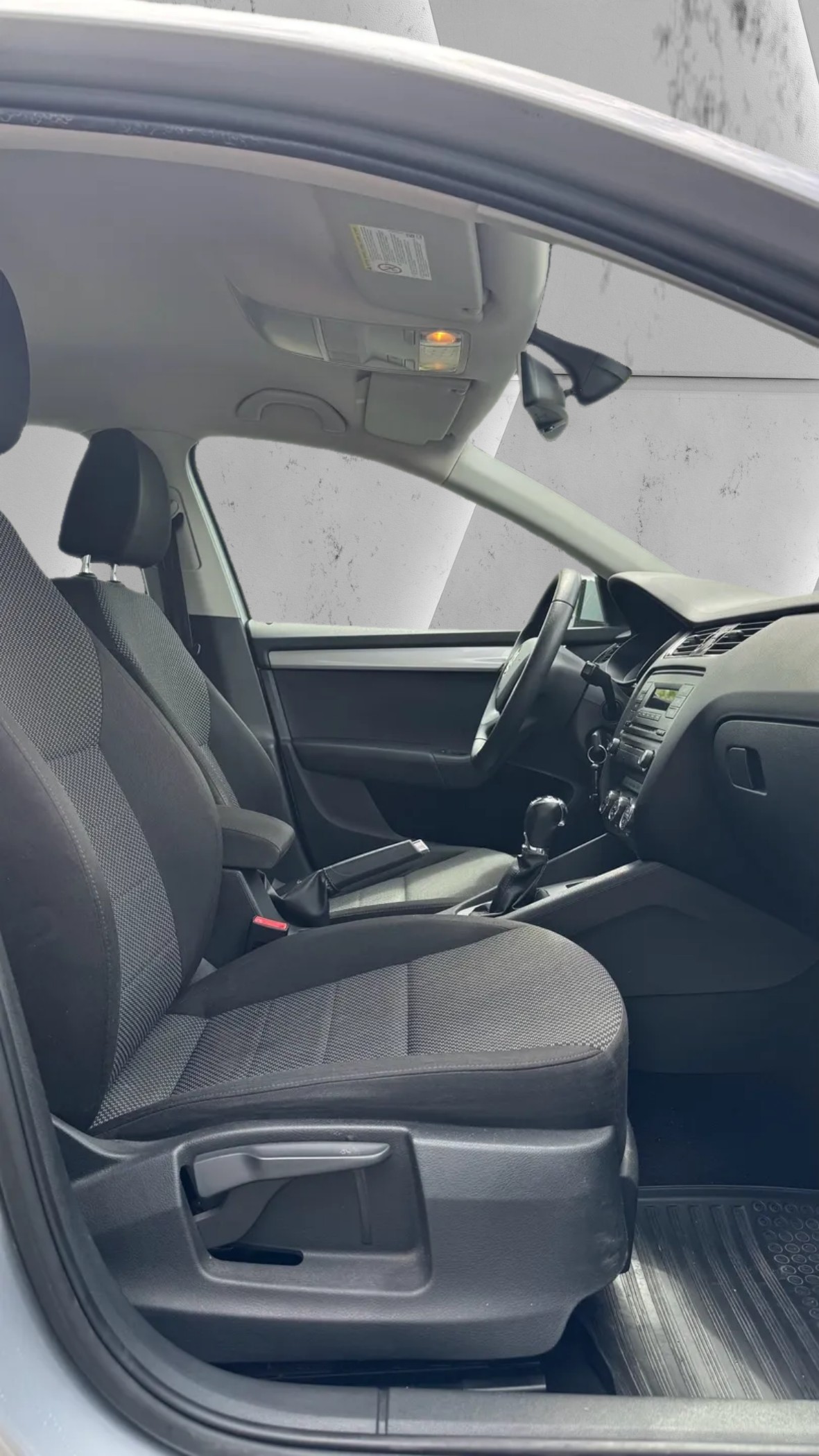 SKODA Octavia Combi 1.8 TSI Ambition 4x4 DSG-image-13