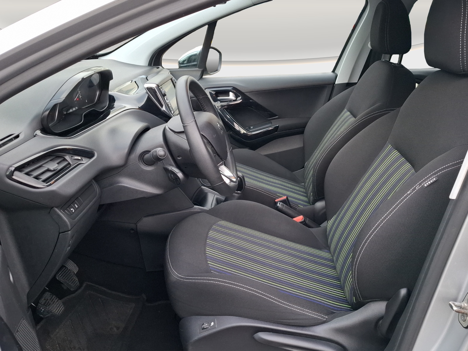 PEUGEOT 208 1.2 PureTech Urban Soul // MFK 05.12.2025 // Bremsen vorne komplett NEU // 8-fach bereift-image-8