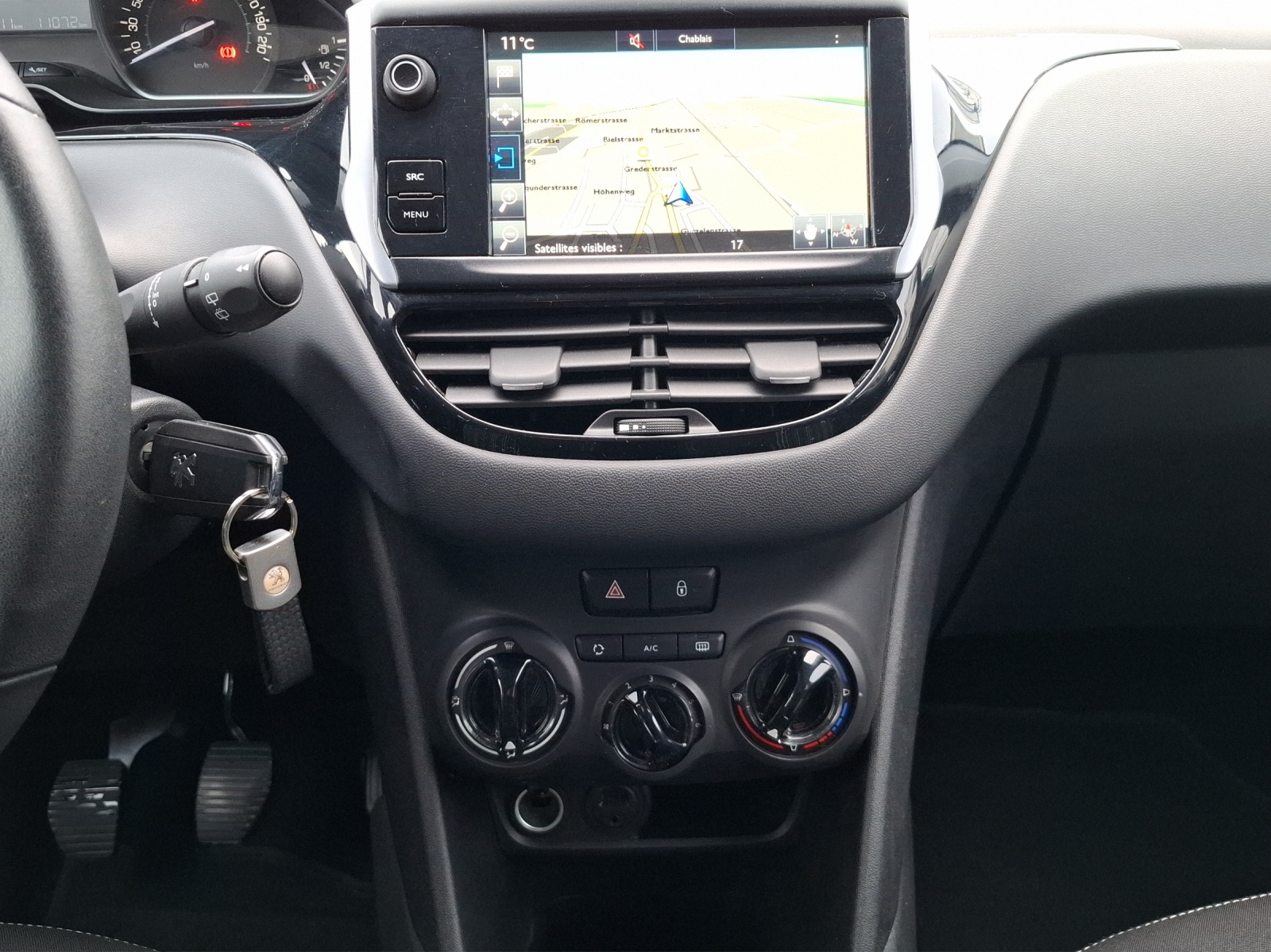 PEUGEOT 208 1.2 PureTech Urban Soul // MFK 05.12.2025 // Bremsen vorne komplett NEU // 8-fach bereift-image-13