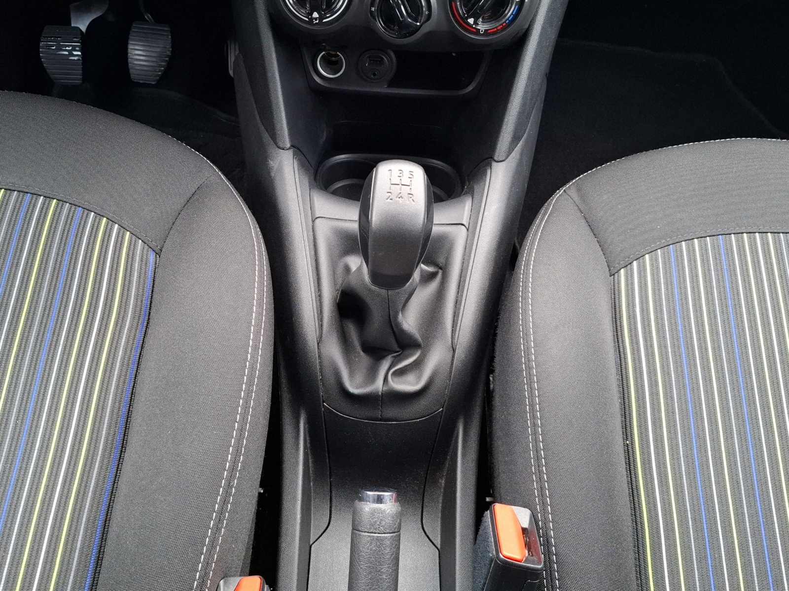 PEUGEOT 208 1.2 PureTech Urban Soul // MFK 05.12.2025 // Bremsen vorne komplett NEU // 8-fach bereift-image-12