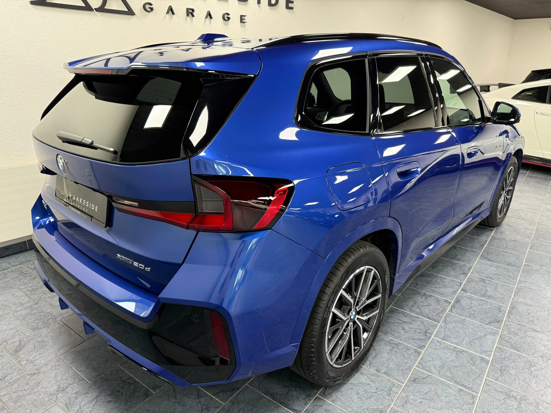 BMW X1 xDrive 20d 48V M Sport-showroom-element-3