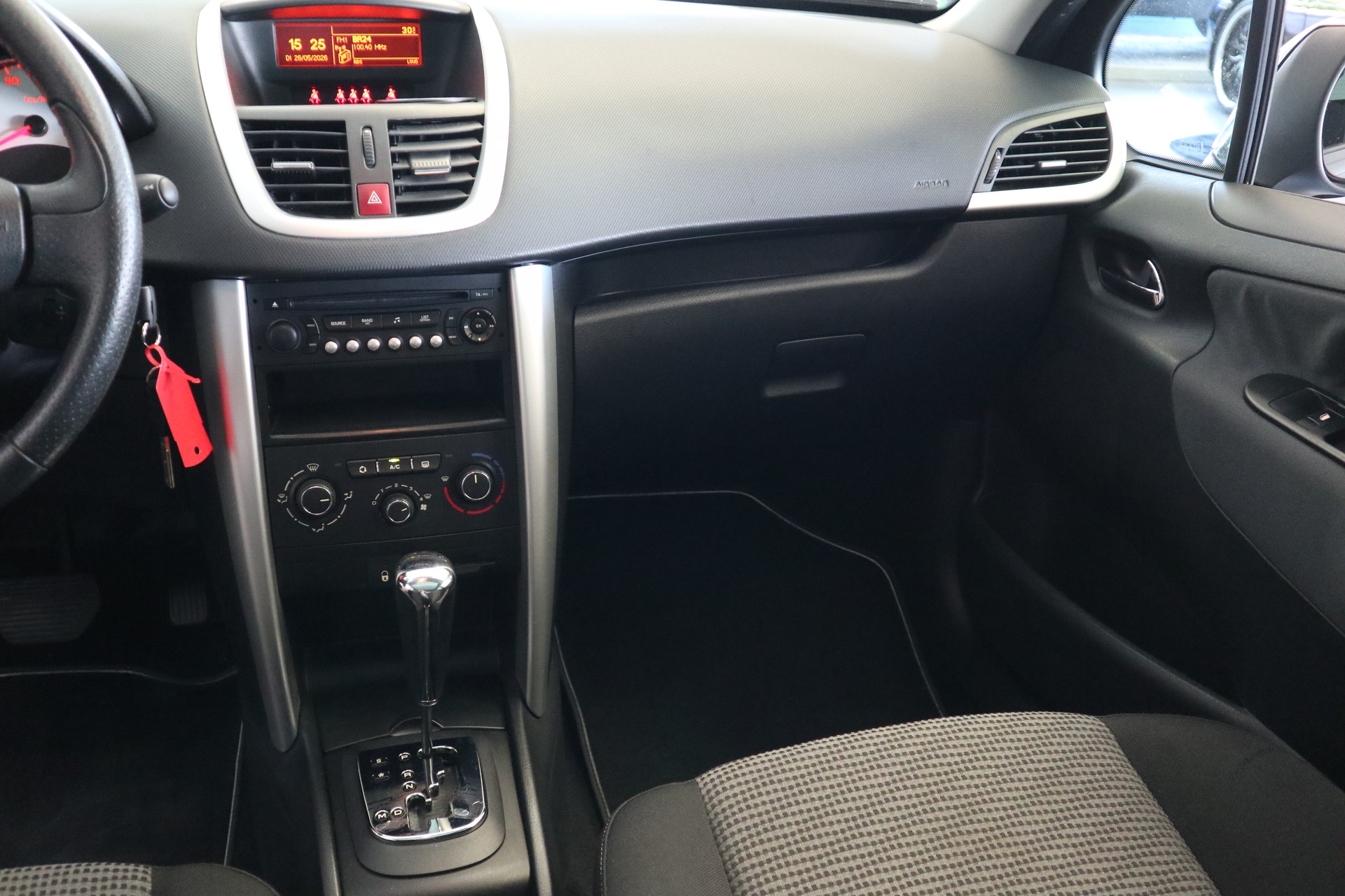 PEUGEOT 207 SW 1.6 16V LionEdition-image-13