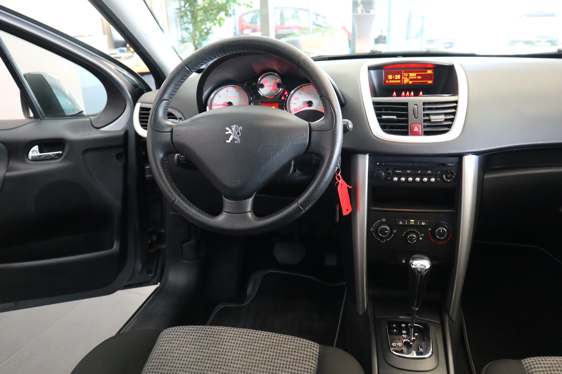 PEUGEOT 207 SW 1.6 16V LionEdition-image-11