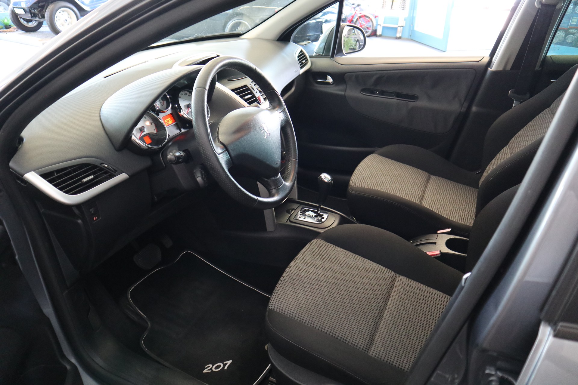 PEUGEOT 207 SW 1.6 16V LionEdition-image-10