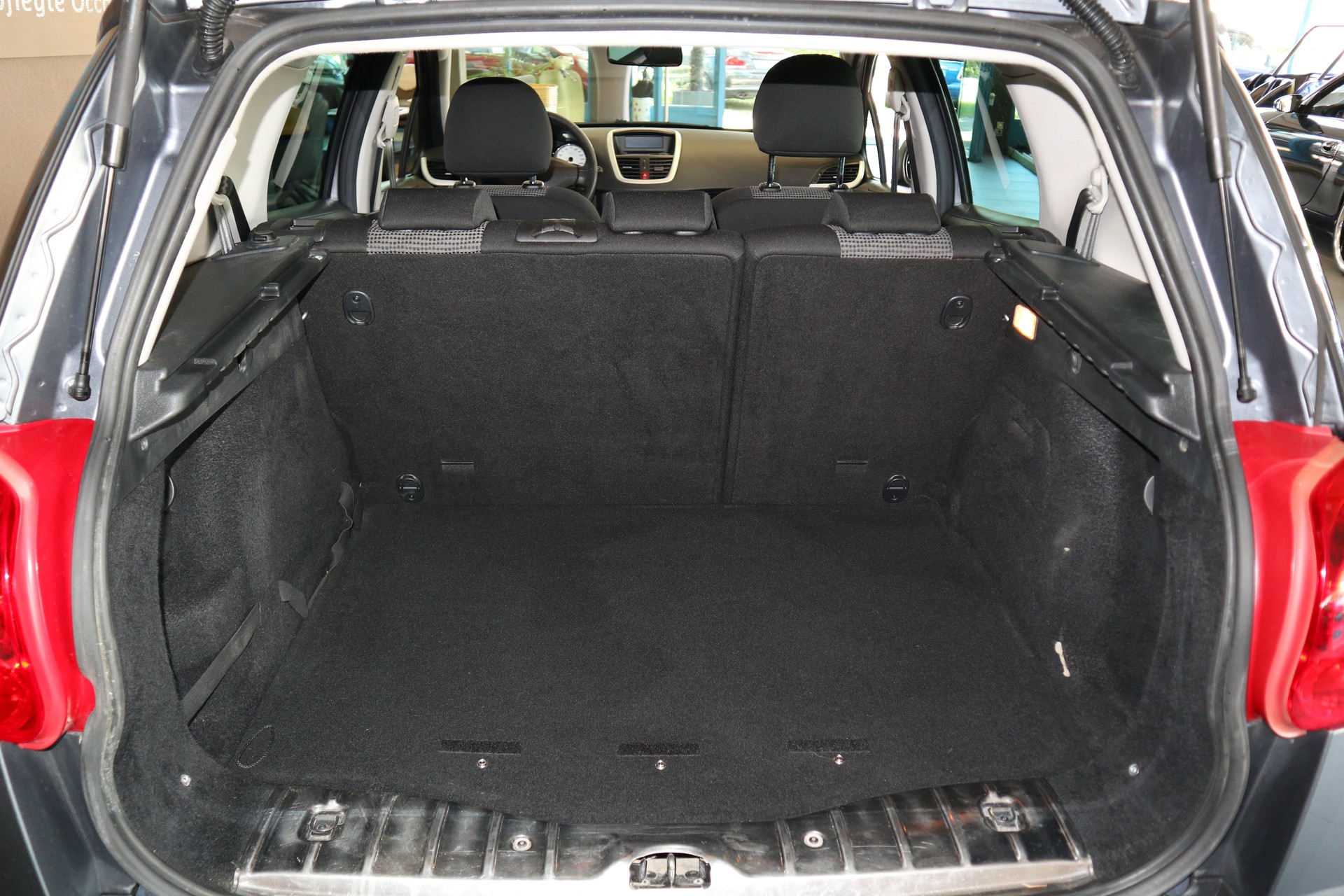 PEUGEOT 207 SW 1.6 16V LionEdition-image-9