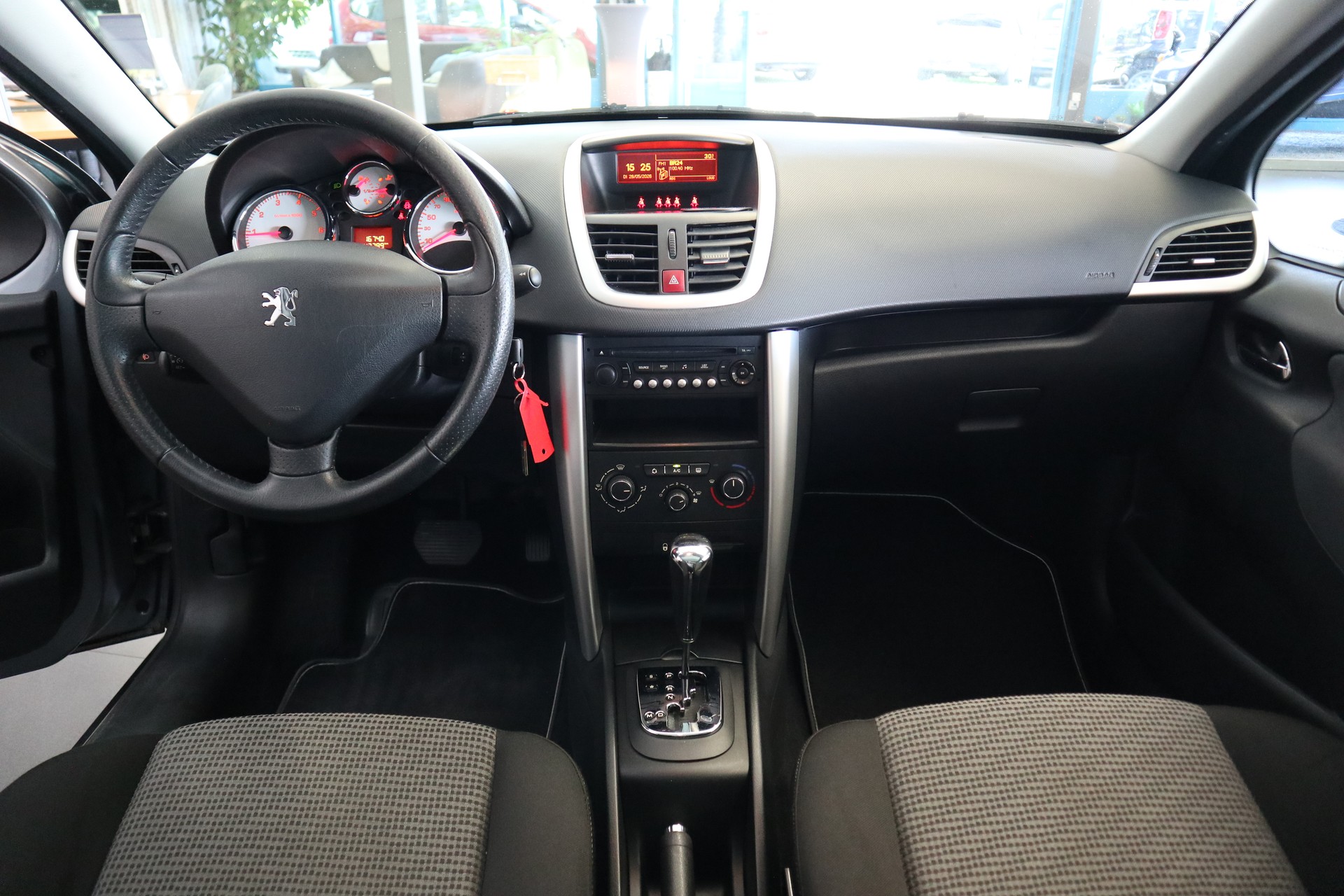 PEUGEOT 207 SW 1.6 16V LionEdition-image-12
