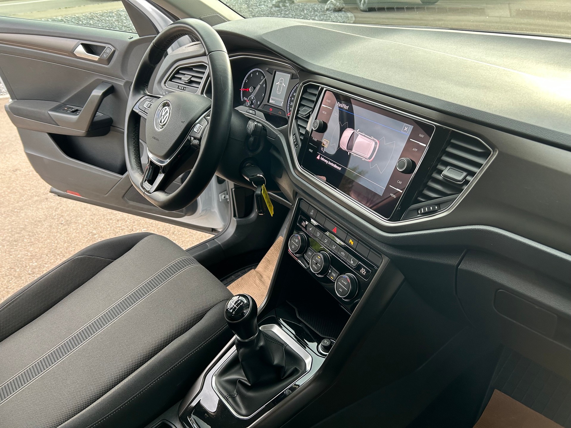 VW T-Roc 1.0 TSI Advance-image-10
