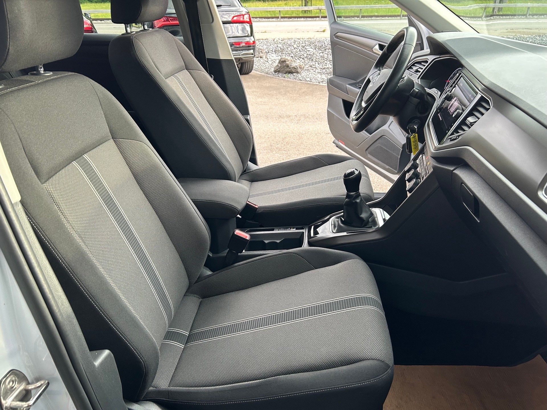 VW T-Roc 1.0 TSI Advance-image-9