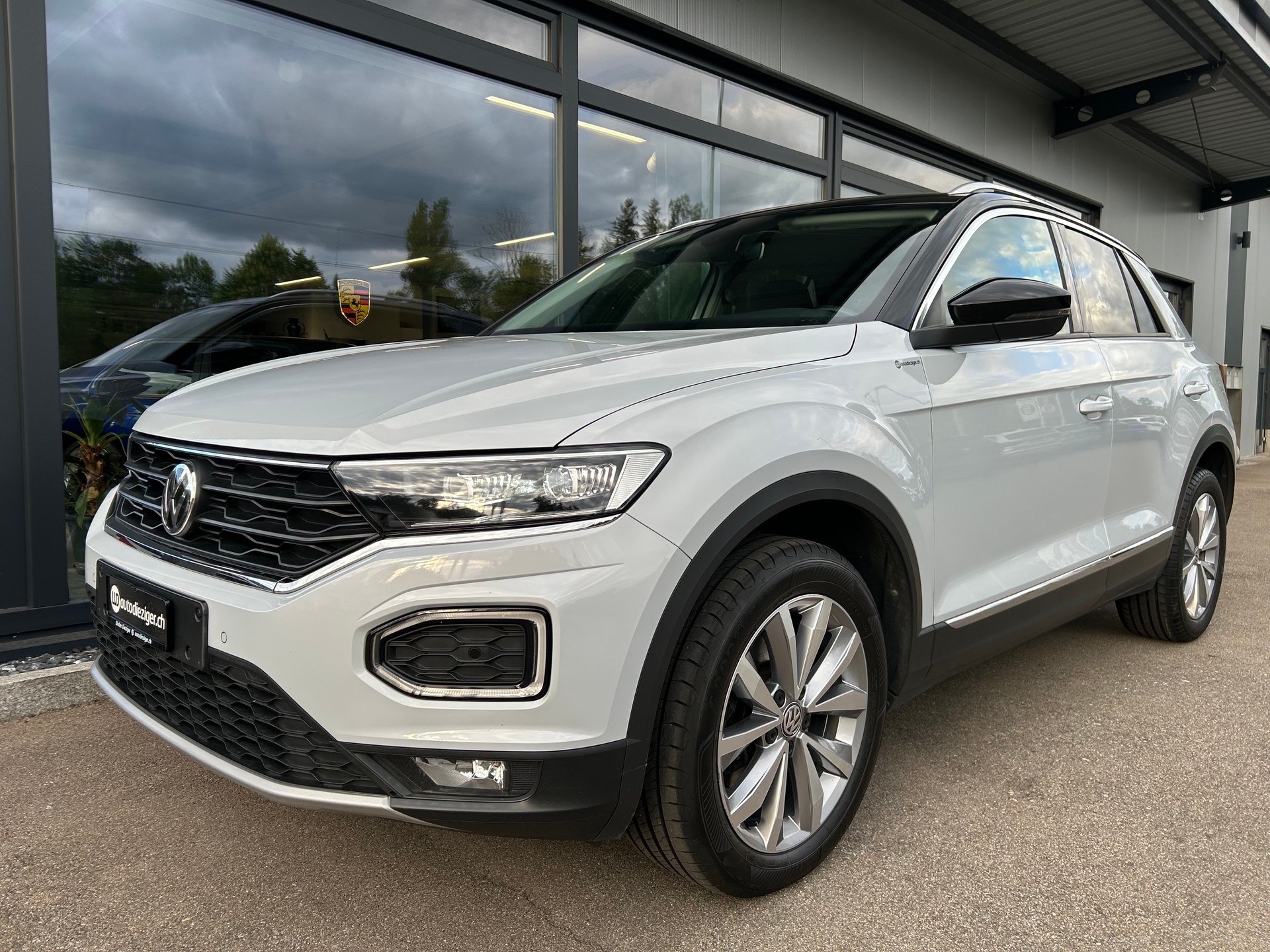 VW T-Roc 1.0 TSI Advance-image-2