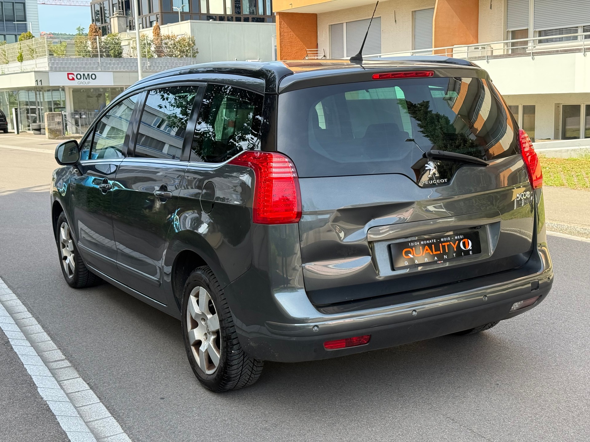 PEUGEOT 5008 1.6 THP Allure Tiptronic-image-4