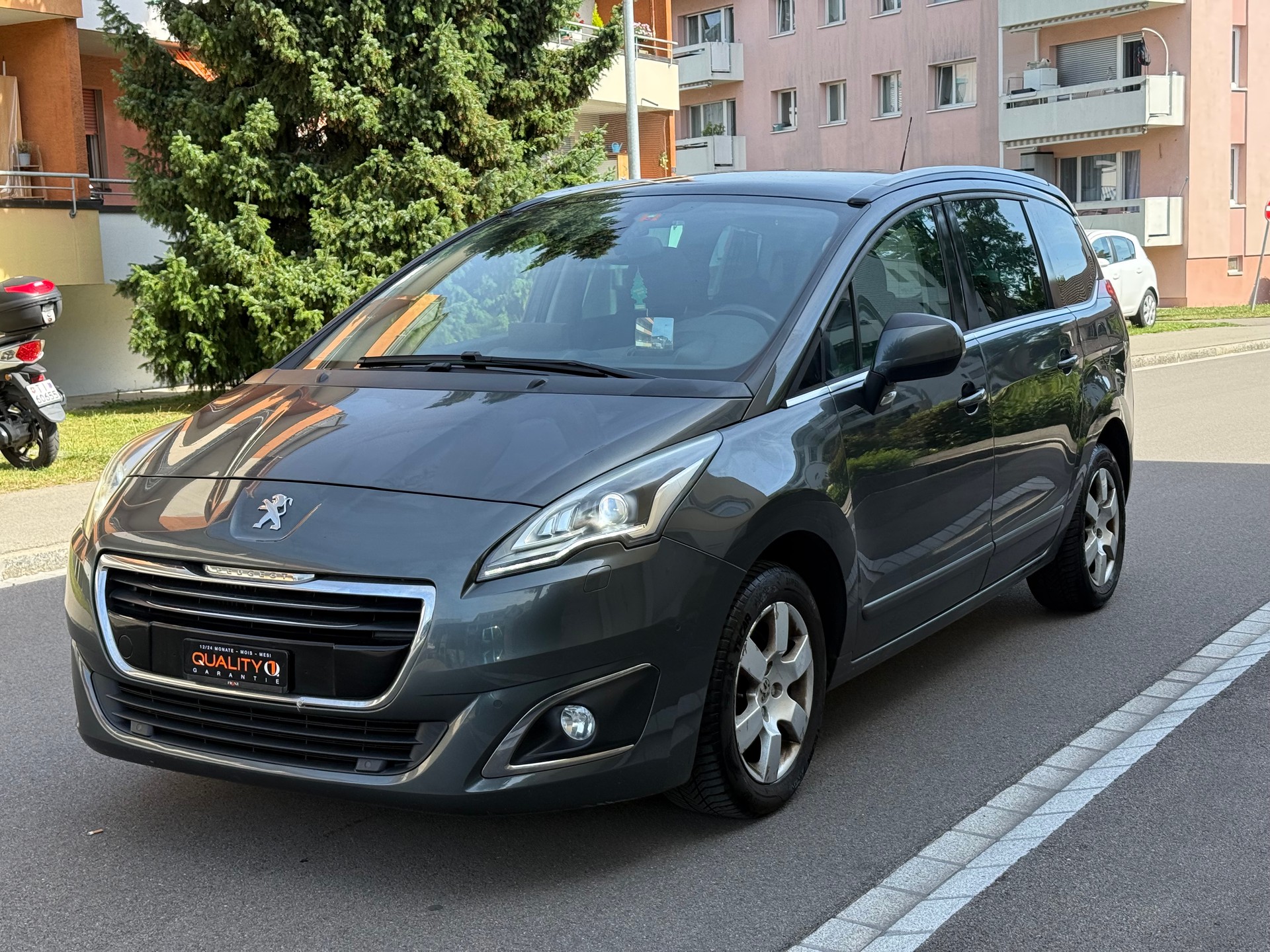 PEUGEOT 5008 1.6 THP Allure Tiptronic-image-2