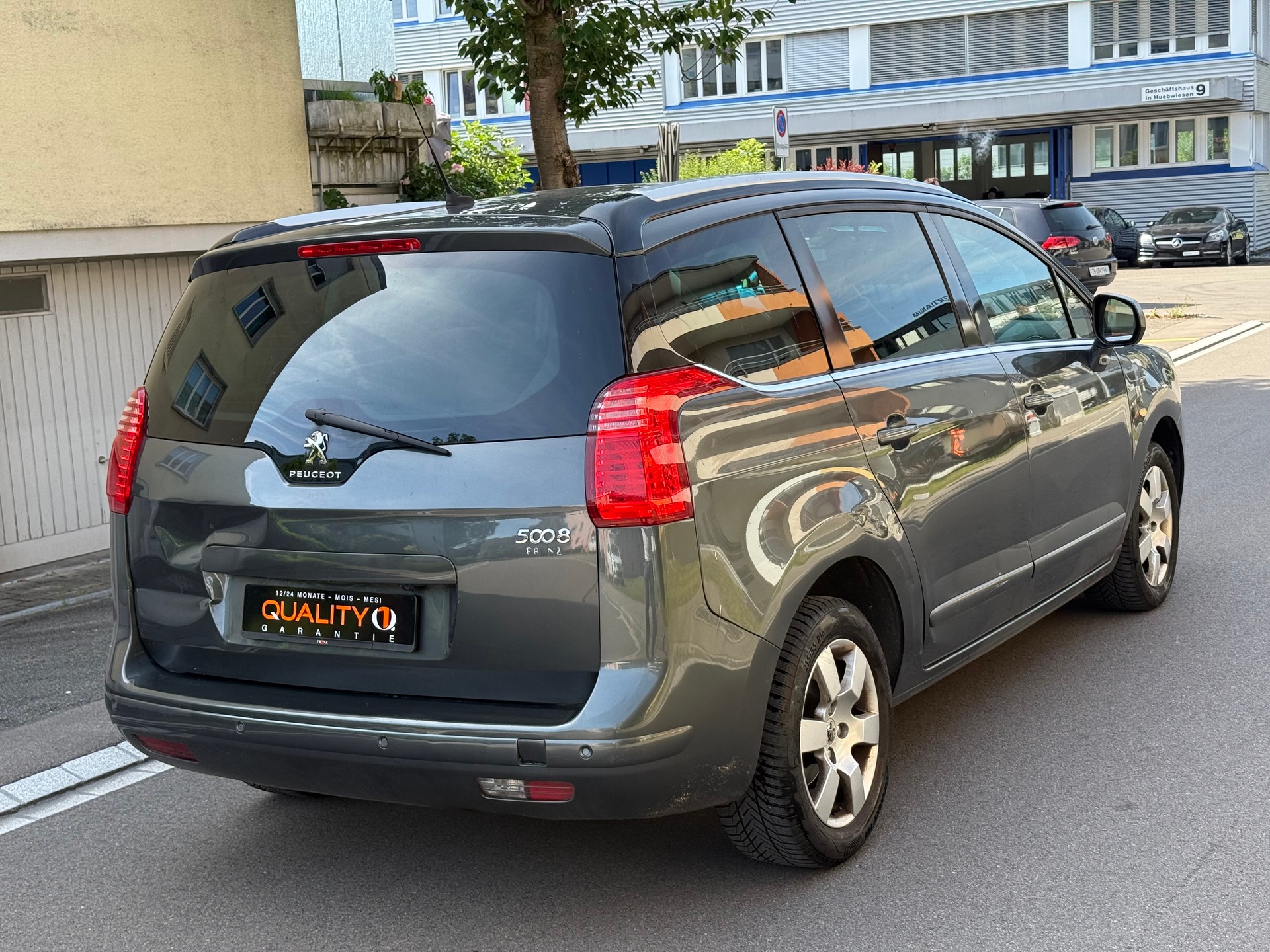 PEUGEOT 5008 1.6 THP Allure Tiptronic-image-5