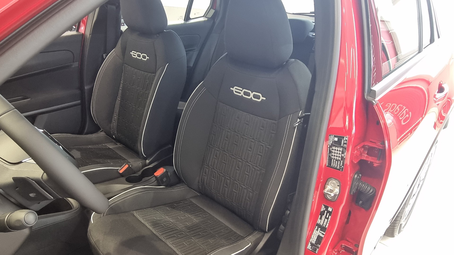 FIAT 600 1.2 Hybrid Pop-image-13
