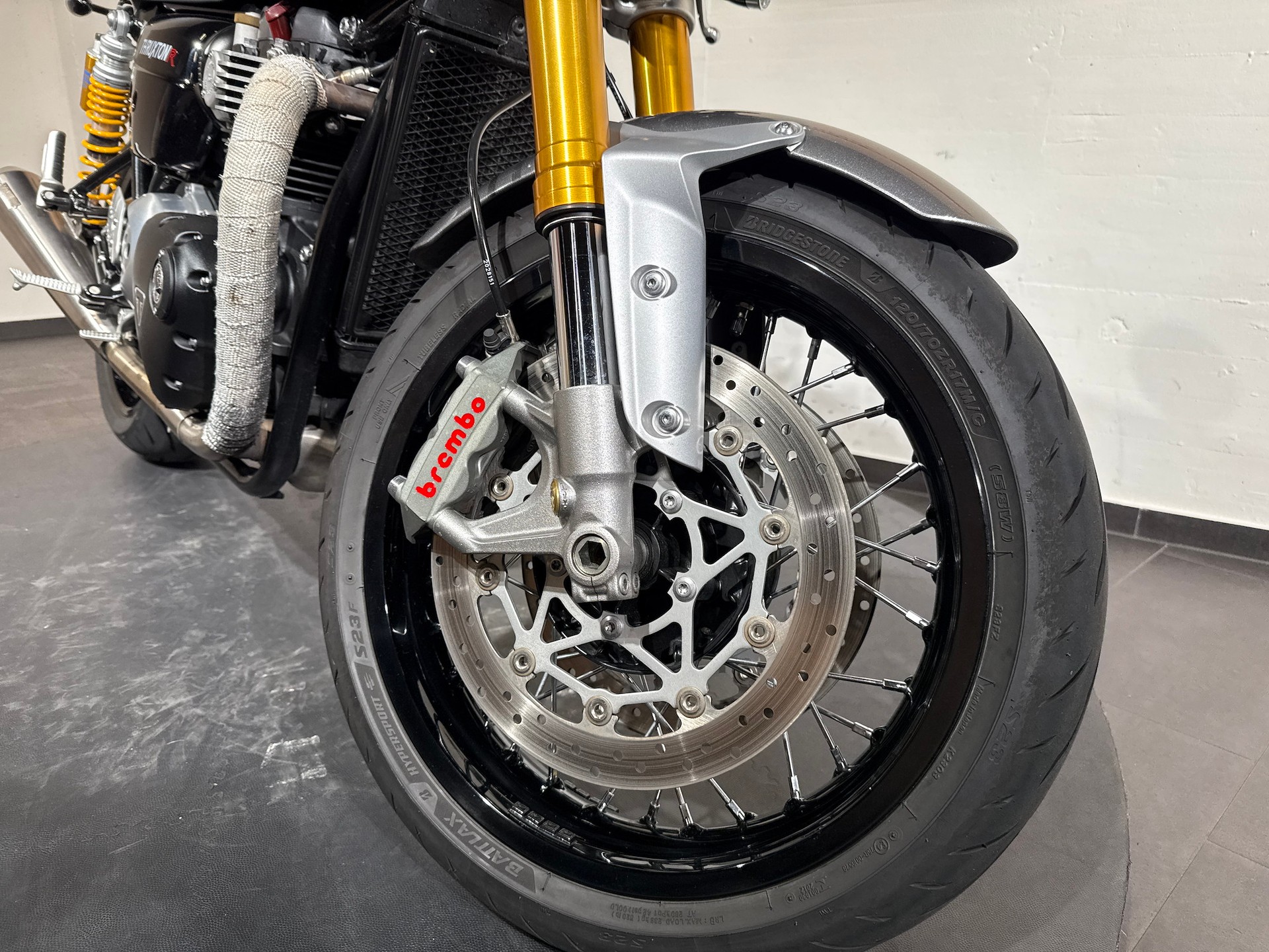 TRIUMPH Thruxton 1200 R-image-9