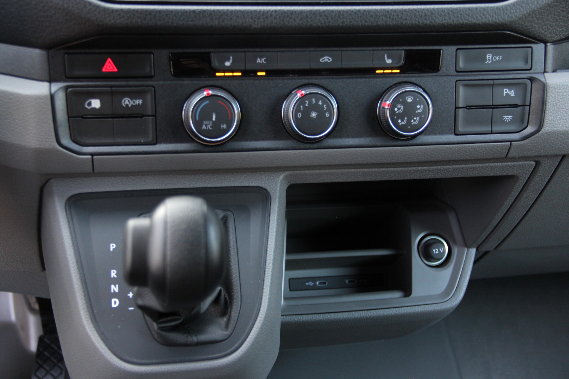 VW Crafter 35 2.0 TDI L3 HD A **AUTOMAT** LEDER **NAVI** TEMPOMAT **SITZHEIZUNG.2x** KLIMA-image-12