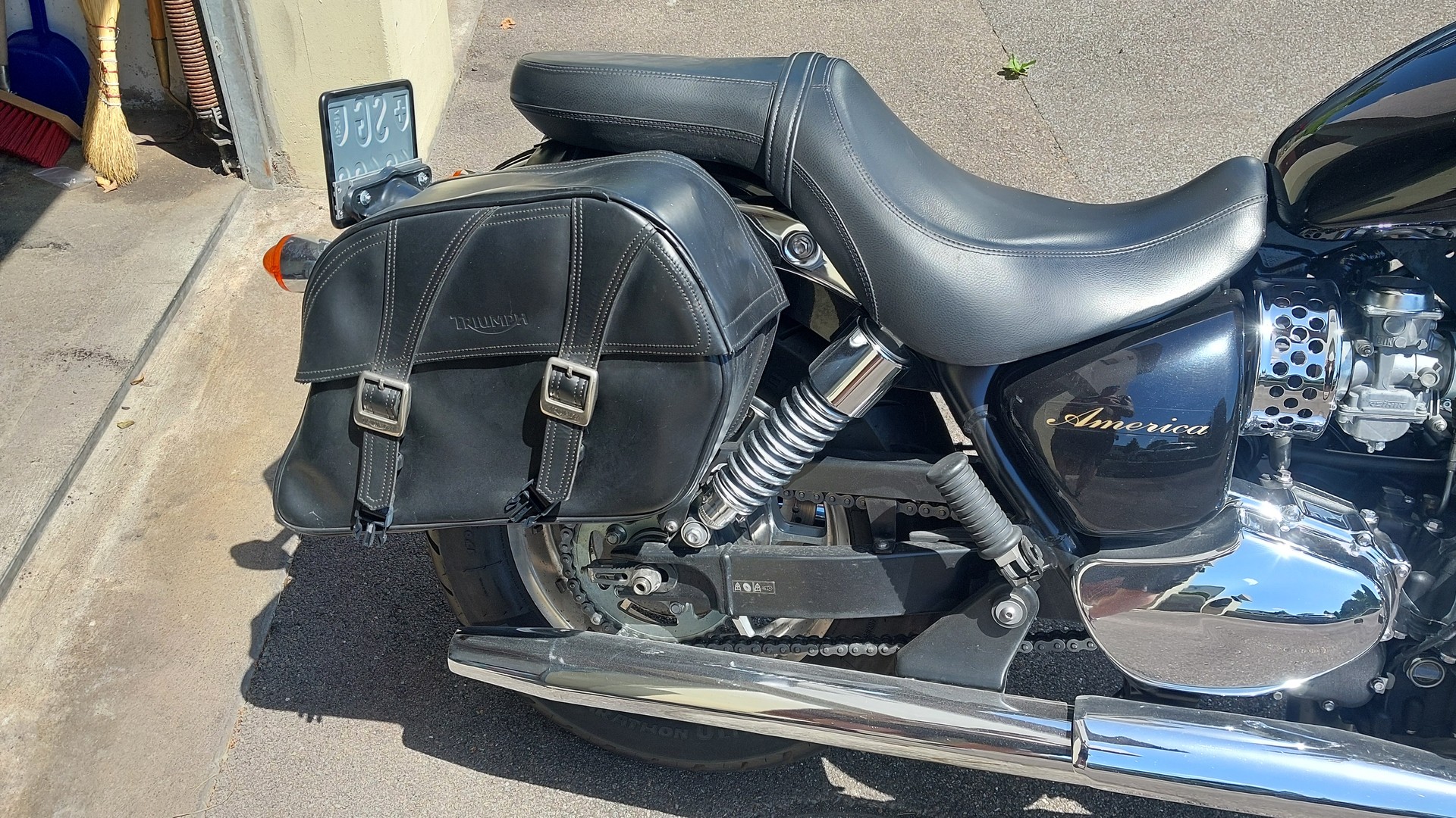 TRIUMPH America 900 i-image-6