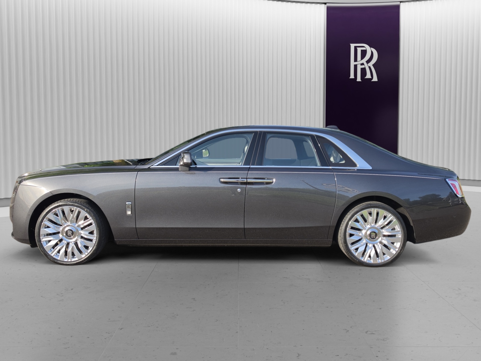 ROLLS-ROYCE Ghost II - Neuwagen-showroom-element-3