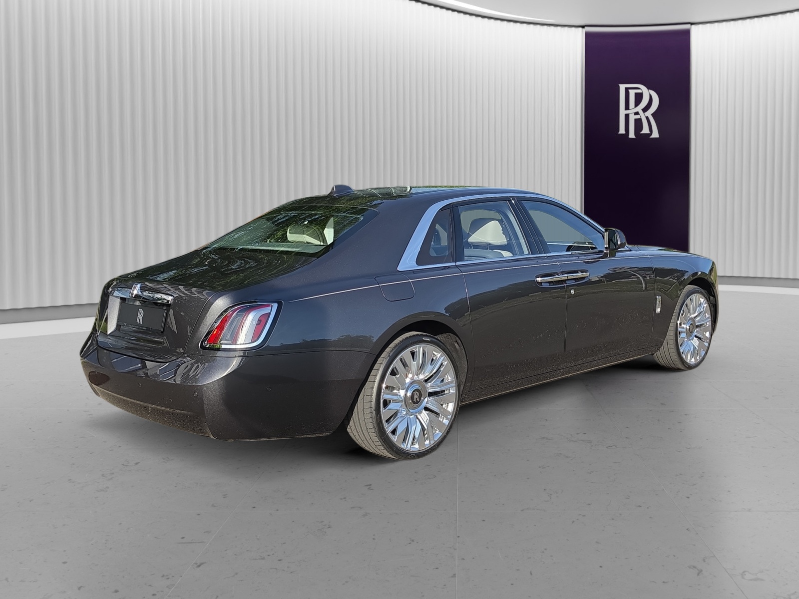 ROLLS-ROYCE Ghost II - Neuwagen-showroom-element-1