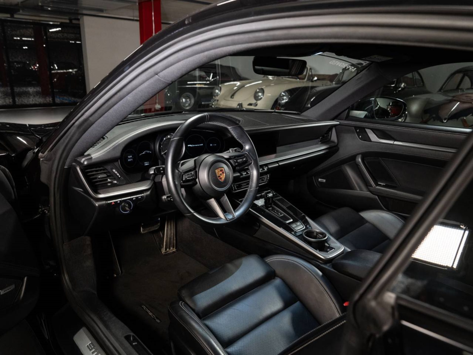 PORSCHE 911 Carrera 4S (MY22)-showroom-element-3