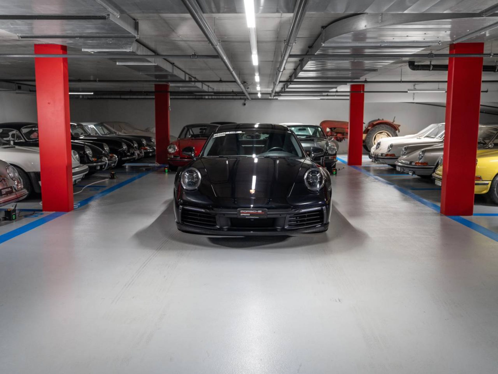 PORSCHE 911 Carrera 4S (MY22)-showroom-element-1