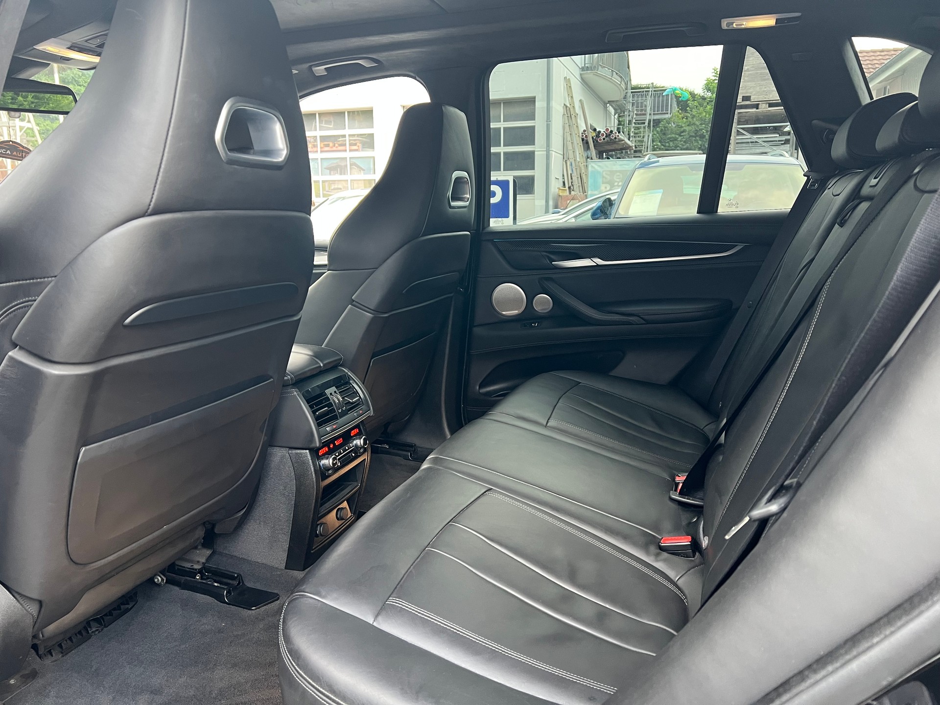 BMW X5M-image-7