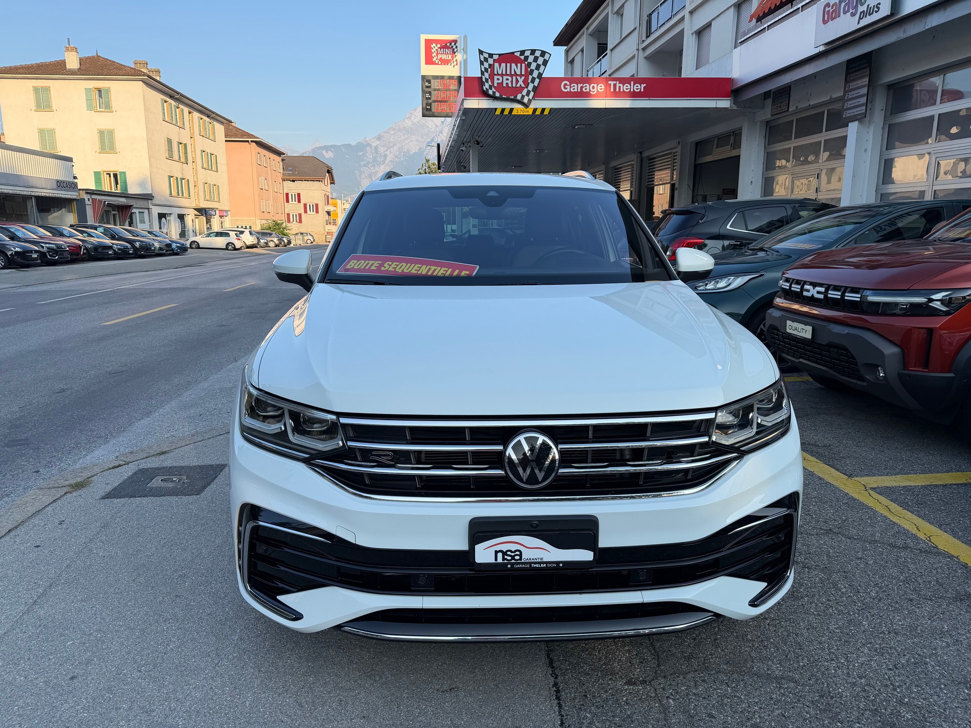 VW Tiguan 2.0TSI R-Line 4Motion DSG-showroom-element-1