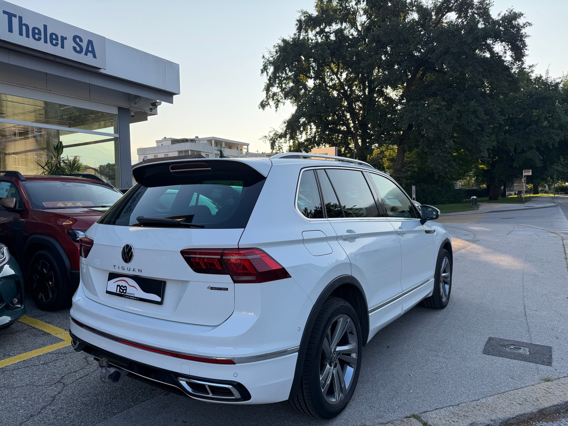 VW Tiguan 2.0TSI R-Line 4Motion DSG-showroom-element-3