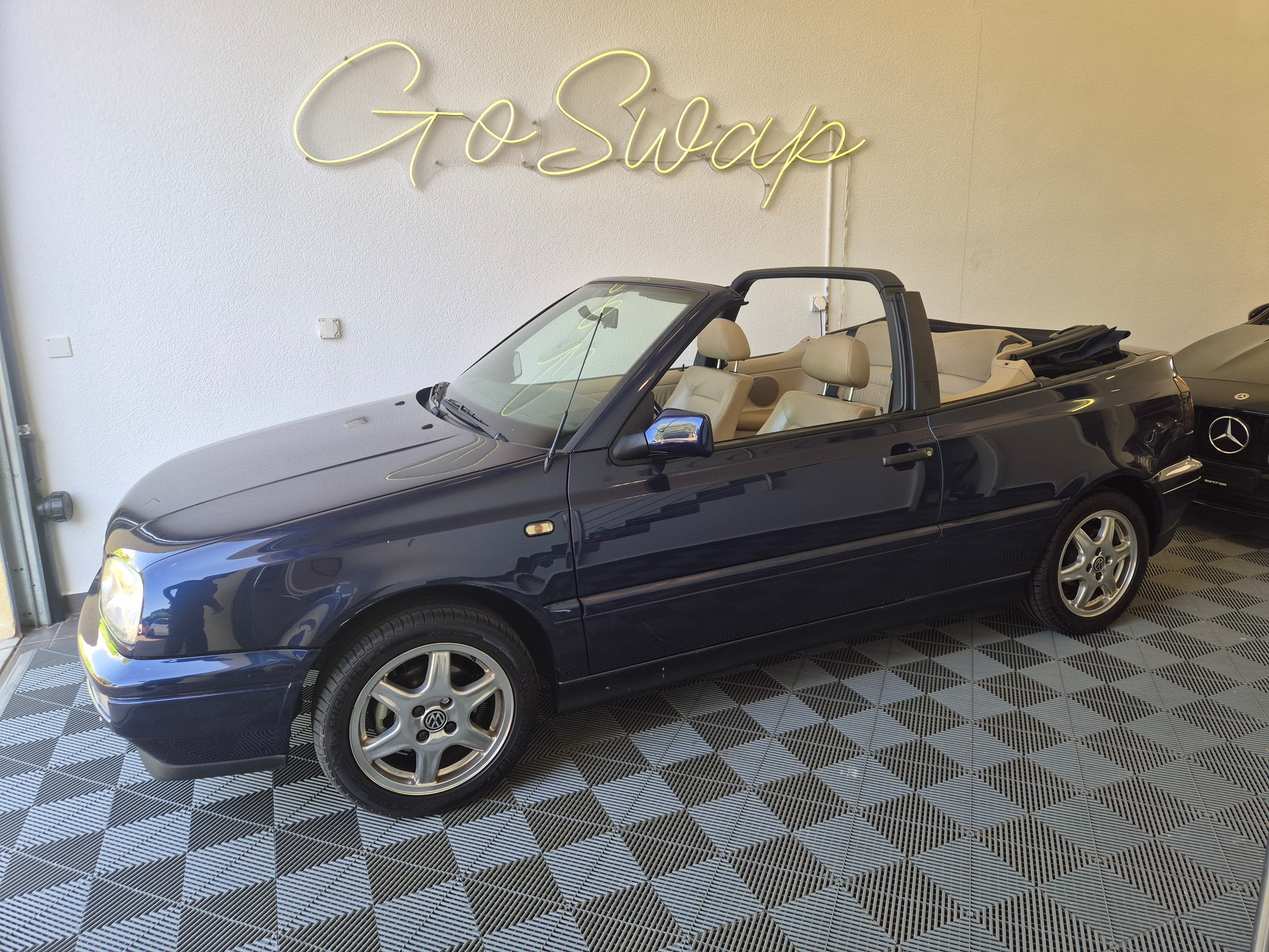 VW Golf Cabriolet 2000 Swiss Classic
