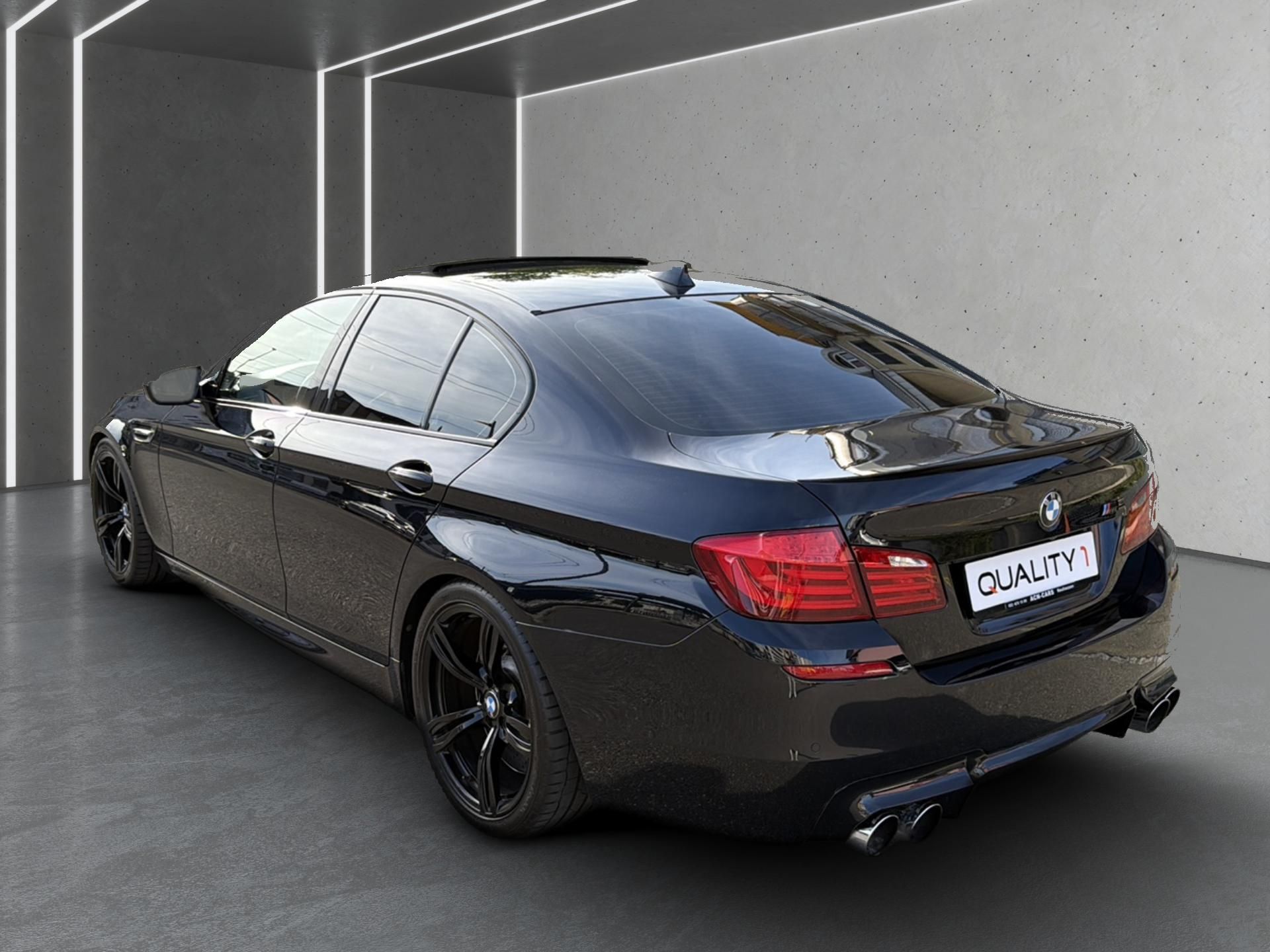 BMW M5-showroom-element-3