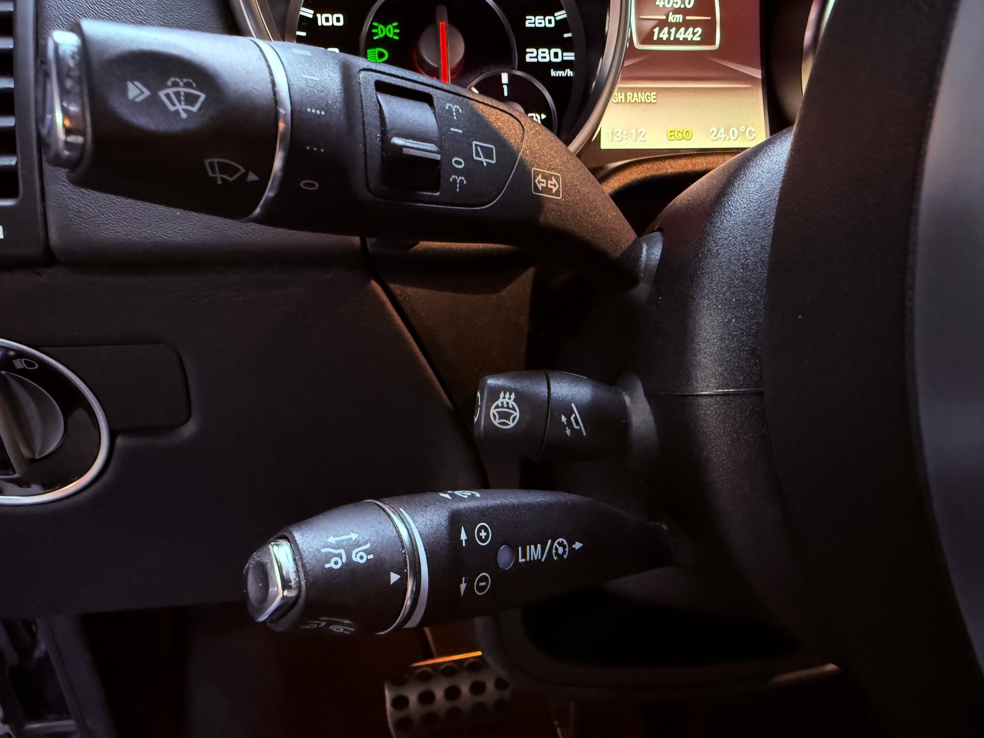MERCEDES-BENZ G 63 AMG Automatic-image-23