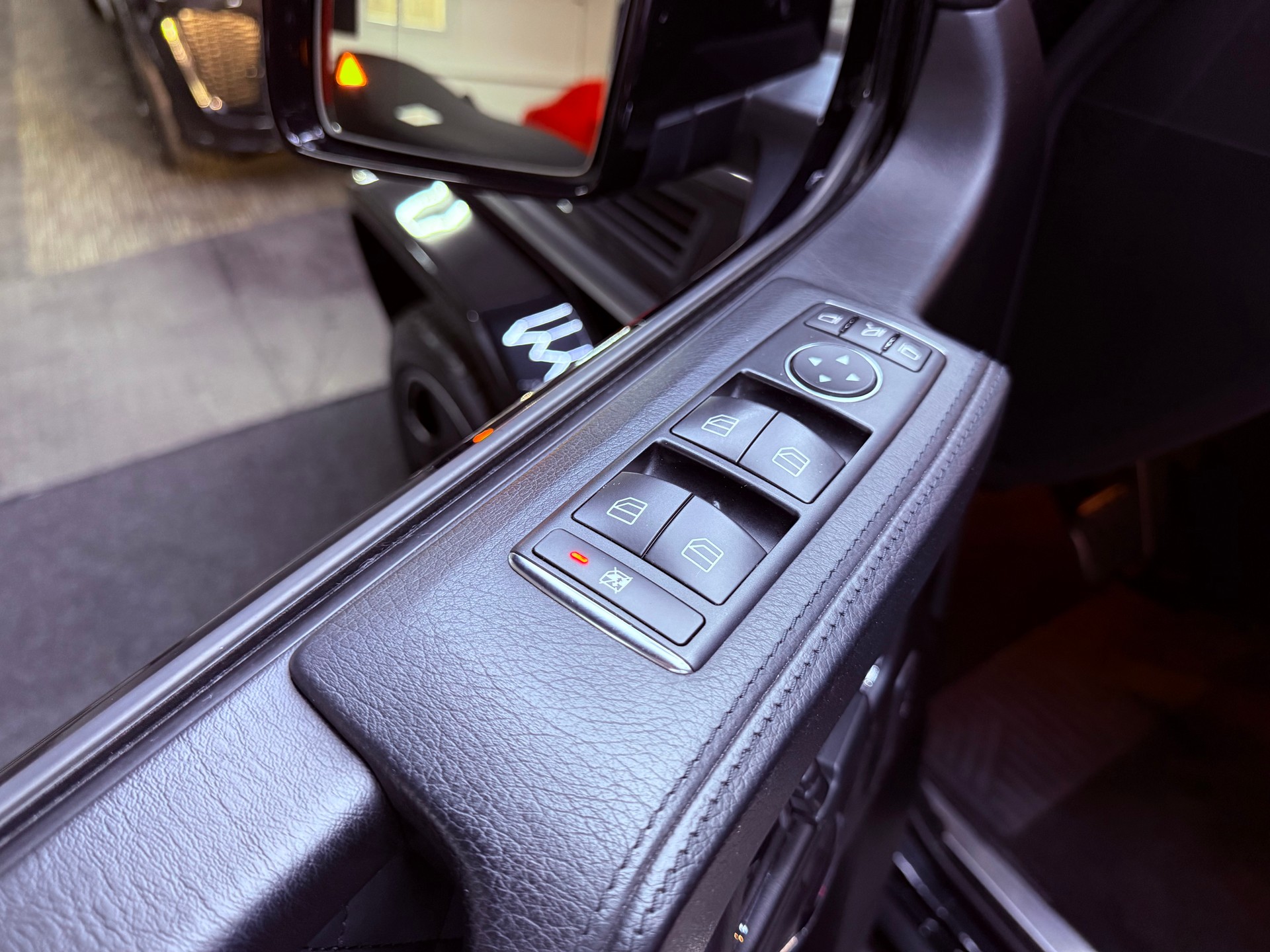 MERCEDES-BENZ G 63 AMG Automatic-image-26