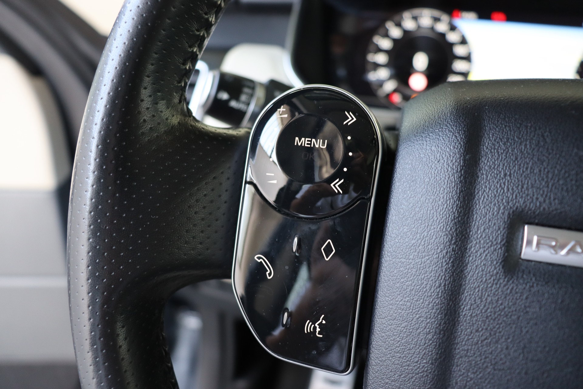 LAND ROVER Range Rover Sport 3.0 SDV6 HSE Dynamic Automatic-image-24