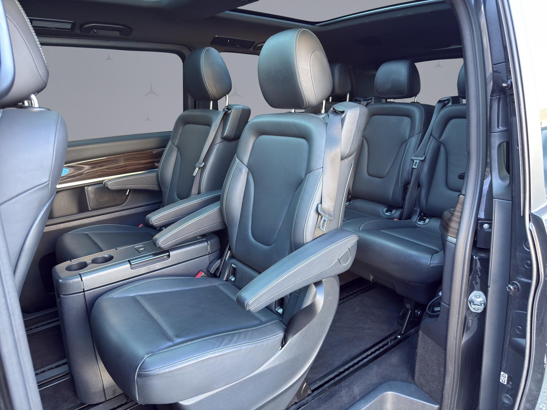 MERCEDES-BENZ V 300 d Avantgarde lang Van-image-11