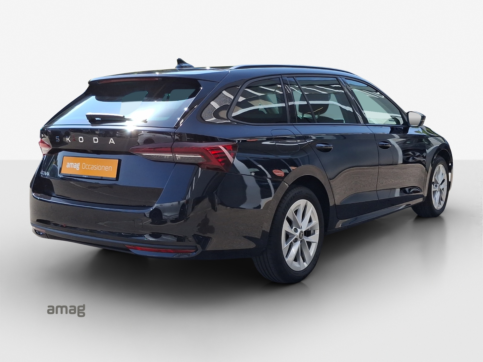 SKODA Octavia Combi 1.5 TSI mHEV DSG Dynamic-image-4