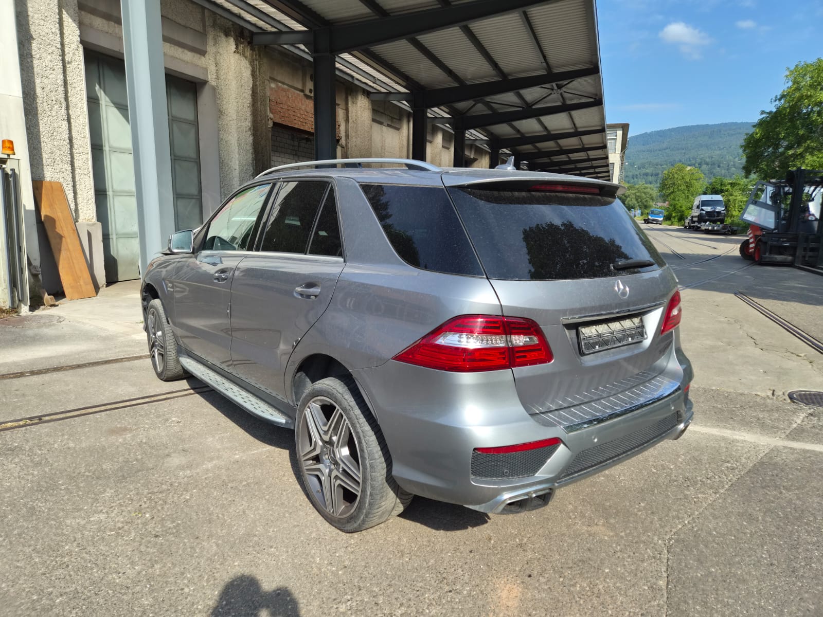 MERCEDES-BENZ ML 63 AMG 4Matic Speedshift-showroom-element-3